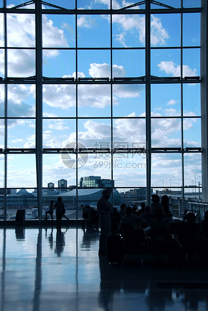 人民机场商业人群假期窗户运输椅子天空旅行多云乘客图片