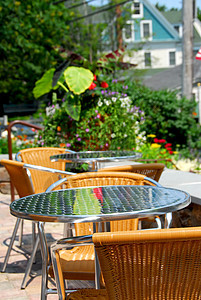 户外咖啡厅露台青菜桌子人行道柳条食物树木椅子花朵绿色图片