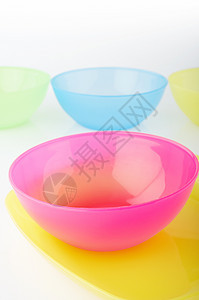 历史塑料蓝色杯子反射粉色黄色厨房盘子绿色图片
