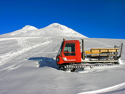 雪地远景雪地流动摩托环境天气天际爬坡荒野地平线天堂远景顶峰背景