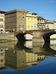 佛罗伦萨的阿诺河和圣特里尼塔桥图片