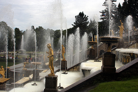 彼得霍夫主宫前的主要喷泉口图片