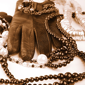 古老时尚乡愁照片卡片棕色女士珍珠配件皮革黑色项链图片