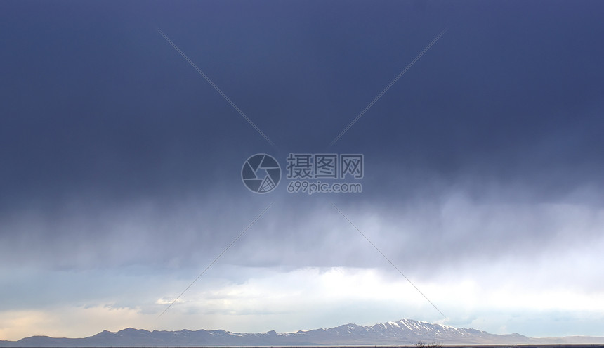 风暴暴雨天气天空场景多云戏剧性云景地平线灰色图片