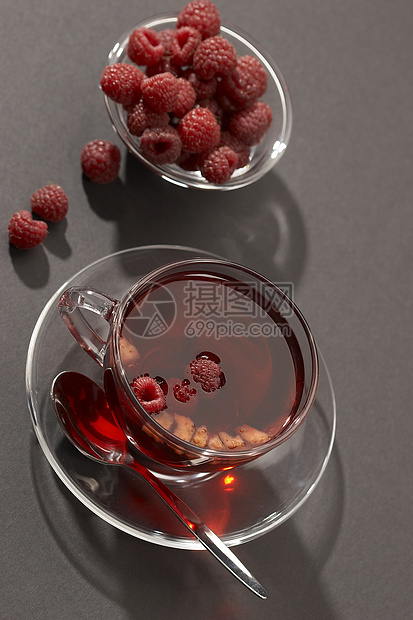 果茶水果鲁棒性盘子红色柠檬黑色玻璃白色杯子饮料图片