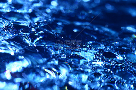 水滴瓶子流动玻璃温泉气泡口渴肥皂洗发水宏观蓝色图片