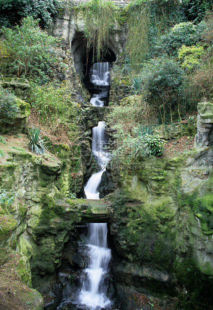 热带热带瀑布绿色丛林旅行环境旅游公园薄雾游客水景风景图片