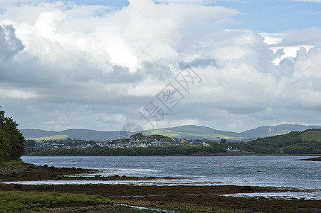 Donegal湾支撑房子石头爬坡海滩藻类村庄海岸天空海洋图片