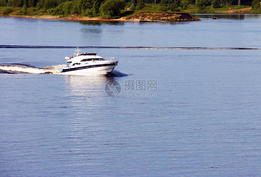 船舰竞争休闲唤醒海浪活动滑雪血管闲暇追求速度图片