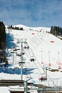 电话滑雪板晴天单板运动缆车岩石爬坡旅行游客电梯图片