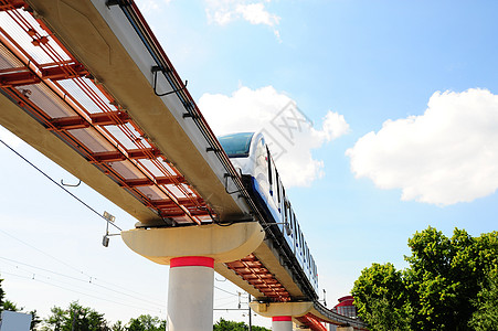 单体旅行技术交通通勤者火车车辆运输基础设施立交桥天空图片