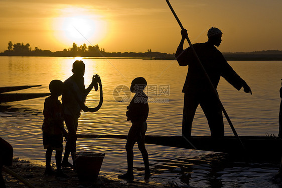 尼日尔河渔夫轮椅图片