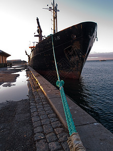 货船停在港口商业船运电缆工业货运贮存血管码头货物加载图片