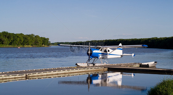 嵌入板白色反射旅游翅膀漂浮螺旋桨航程蓝色航空旅行图片