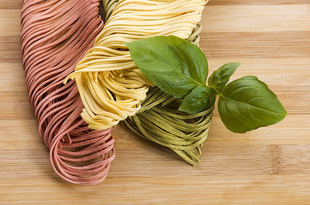 意大利面食物黄色午餐三色面条食品生产生活旗帜白色图片