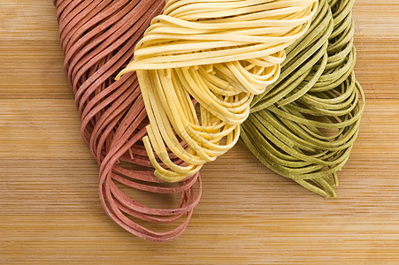 意大利面黄色红色食物绿色生活白色生产旗帜食品菠菜图片