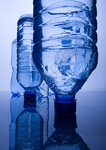 矿泉水瓶医疗保健蓝色杯子瓶子医学颜色玻璃生活方式塑料图片