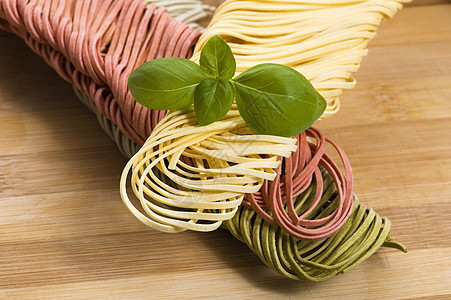 意大利面面条红色午餐白色生产菠菜生活三色食品旗帜图片