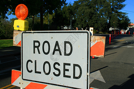 道路封闭标志公园橙子法律车道八角形灯塔警告字母天空街道图片