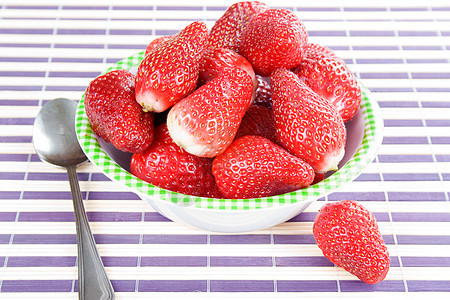 新鲜草莓种子水果盘子茶匙食物甜点脆弱性早餐团体宏观图片