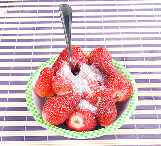 新鲜草莓甜点食物团体茶匙盘子宏观种子水果脆弱性早餐图片