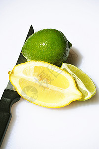 白灰和切片柠檬背景图片