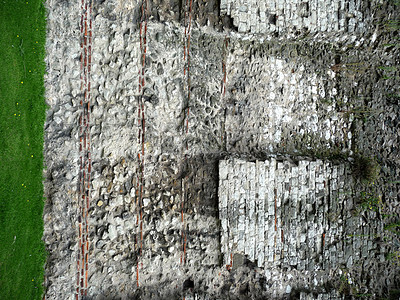 古罗马伦敦长城绿色石工建筑历史性石墙风化石方历史地标图片