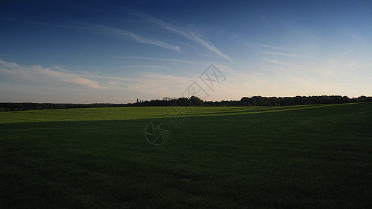 绿绿地天空乡村气氛多云绿色空气草地农村农场风景图片