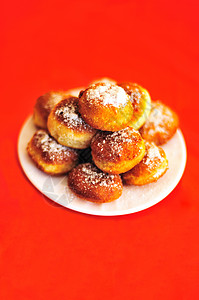 俄罗斯甜甜甜圈甜点小吃食物油炸派对餐厅享受营养面包诱惑图片