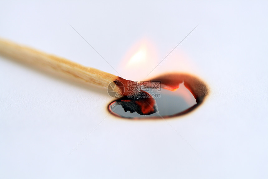 纸上烧焦的火柴危险火焰木头热情火柴盒燃烧图片