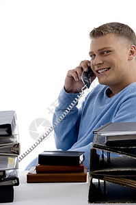 青年男子通过电话交谈冒充职场工作公司工作室男人电讯男性商业姿势图片