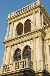 欧洲古董建筑工程殖民阳光旅行建筑学地标窗户回收晴天海浪阳台图片