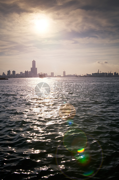 海港视图场景城市建筑风景港口戏剧性太阳海浪景观海洋图片