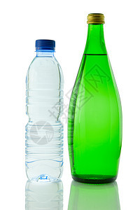 反映白色背景的矿泉水瓶装罐食物活力生活茶点气泡补水螺丝帽口渴瓶子塑料图片