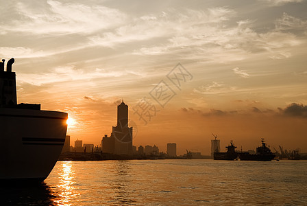 城市轮廓环境天空运输戏剧性导航景观海浪天际货轮建筑图片