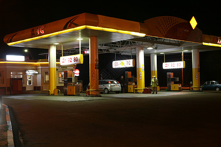 夜间加油站运输点燃气体软管车辆燃料服务笔芯活力荧光图片