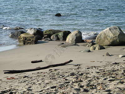 塞里木湖海滩沙滩海浪海洋岩石石头反射公园日志背景