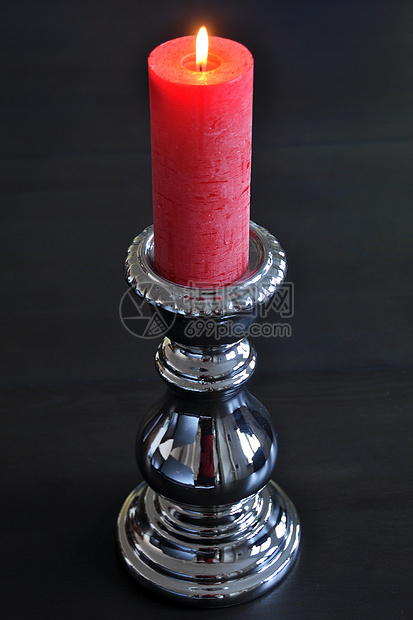 用银筒烧红蜡烛图片