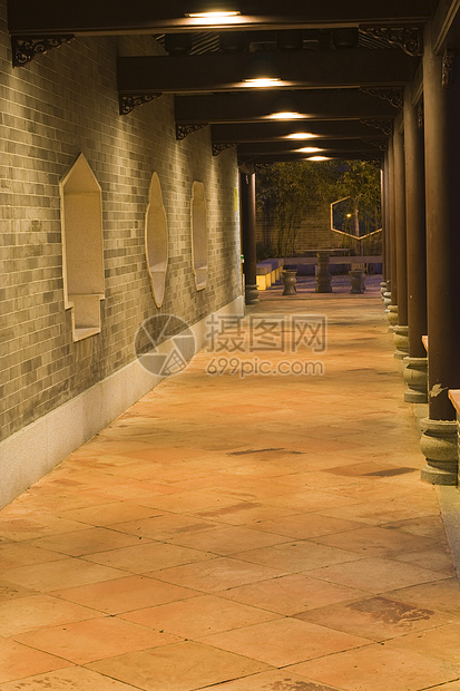 中国人走廊阳光公园灯笼木头砖块植物窗户树木阴影石头图片