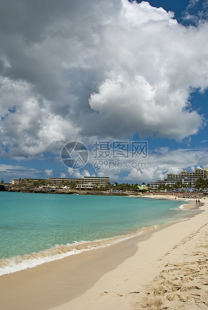 荷属安的列斯群岛圣马丁岛海滩享受海浪海洋热带天空勘探场旅行风景图片