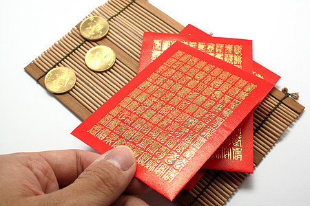 中国新年红信封和硬币图片
