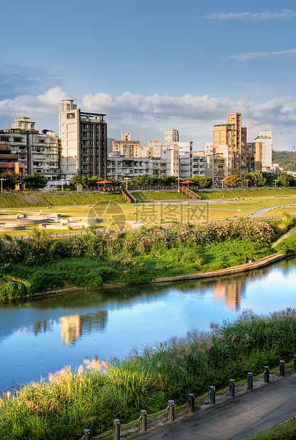 城市风景蓝色风景住宅建筑学房子戏剧性建筑大厦公园天空图片