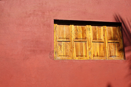红墙窗口图片
