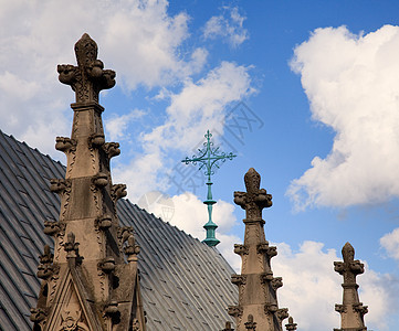 教堂屋顶外部雕刻物建筑尖塔首都信仰地标旅行建筑学历史崇拜绿色图片