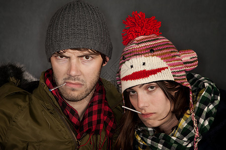 生病的夫妇女士妻子温度女性丈夫喷嚏针织男人流感帽子图片