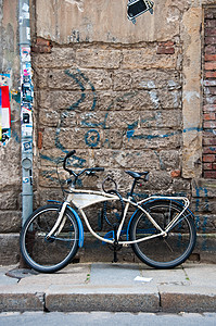 Agian 自行车砖墙背景图片