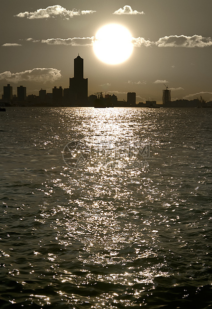 日落景观建筑海浪吸引力港口公寓风景摩天大楼建筑学码头图片