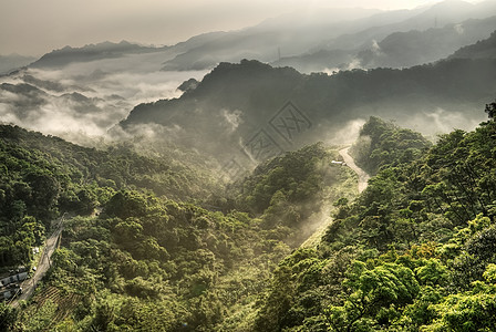 山区地貌风景天空天堂森林薄雾场景戏剧性农村小路爬坡图片