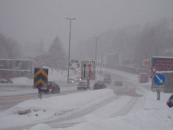 3号环形公路的雪暴中堵塞交通流量旅行加速度速度下雪运输街道部分汽车风暴天气图片