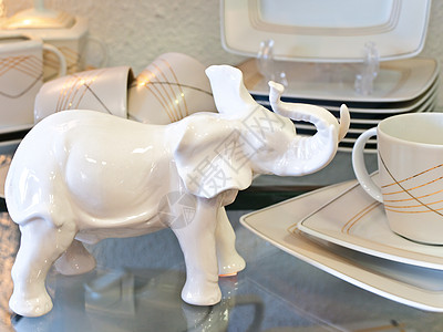 瓷大象和茶茶服务图片